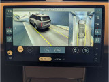 360&deg;サラウンドカメラ】全周囲のカメラを繋ぎ合わせ上からのアングルを画面上に映し出します。見やすい為バックも安全に運転できます。