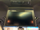 【純正フリップダウンモニター】付き☆後部座席に座りながら大画面でTVやDVDをお楽しみいただけます♪