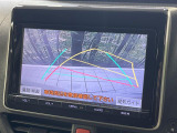 【バックカメラ】駐車時に後方がリアルタイム映像で確認できます。大型商業施設や立体駐車場での駐車時や、夜間のバック時に大活躍!運転スキルに関わらず、今や必須となった装備のひとつです!
