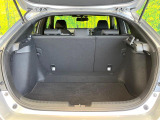 普段のお買い物や通勤、送迎等に十分な荷室スペースを確保しております。セカンドシートを倒すと、大きな荷物の積載も可能です♪