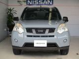 日産らしさを引き立てるフロントマスクのVモーショングリル。余計な物は何も付いてないけどそこがまた潔い!