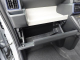 お車を購入される際はご不明な点や不安な点もあるかと思いますが、困ったらお気軽にご相談下さい! 0566-71-1630 までお電話頂ければ当店のスタッフがじっくりお話を聞かせて頂きます!