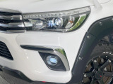 【LEDヘッドライト】悪天候や夜間走行時も良好な視界を確保し安心して運転できる高輝度LEDヘッドライトを装備!点灯速度が早く、消費電力も抑えられています。
