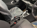 運転席と助手席の間のセンターコンソールにカップホルダー2つあります(^^♪