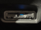 【ETC】有料道路を利用する際に料金所で停止することなく通過できる、ETC車載器(ノンストップ自動料金収受システム機器)が装備されています。セットアップを行うことで利用可能になります。