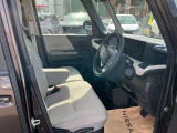 運転席まわりは、使用感も少なく良好な状態です。