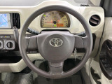インテリアに合わせたデザインのステアリングは、運転される方のことも考え、運転しやすい形状、大きさです。是非一度、実際に触ってお確かめください。