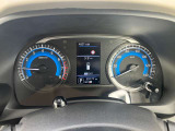 視認性の高いメーターで運転情報を的確に把握できます