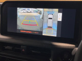 【パノラミックビューモニター】専用のカメラにより、上から見下ろしたような視点で360度クルマの周囲を確認することができます☆死角部分も確認しやすく、狭い場所での切り返しや駐車もスムーズに行えます。