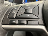ステアリングスイッチ付き。前方から目を離すことなく操作することが可能です。