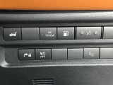 【パワーバックドア】スマートキーや運転席のボタンを押すだけでリアゲートが自動で開閉します!荷物を持っている時や、高い位置にあるバックドアを閉める際に便利な機能です♪