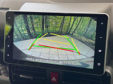【バックカメラ】駐車時に後方がリアルタイム映像で確認できます。大型商業施設や立体駐車場での駐車時や、夜間のバック時に大活躍!運転スキルに関わらず、今や必須となった装備のひとつです!