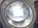 ●LEDヘッドライト:夜間走行時も良好な視界を確保し安心して運転できる高輝度LEDヘッドライトを装備!点灯速度が早く、消費電力も抑えられています。