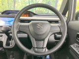インテリアに合わせたデザインのステアリングは、運転される方のことも考え、運転しやすい形状、大きさです。是非一度、実際に触ってお確かめください。