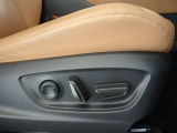 パワーシート搭載。微妙な調整が手軽にでき、ピッタリのポジションで運転することが可能です。