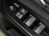 電動格納式ドアミラー・パワーウインドウを装備しています。