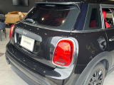 かわいいテールのデザインはほかの車にはない魅力があります。ひと目で&ldquo;MINI&rdquo;とわかるデザインです。