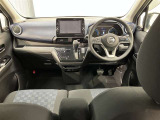 見通しのよいすっきりとした視界で、誰でも運転しやすいです。運転のしやすさは疲れにくさにも繋がりますよ♪