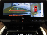 車両を上から見たような映像を映し出すパノラミックビューモニター付きです。