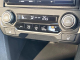 【オートエアコン】一度お好みの温度に設定すれば、車内の温度を検知し風量や温度を自動で調整。暑い&hellip;寒い&hellip;と何度もスイッチ操作をする必要はありません。快適な車内空間には必須の機能ですね♪