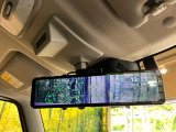 【デジタルインナーミラー】後席の大きな荷物や同乗者で後方が確認しづらい時でも安心!カメラが撮影した車両後方の映像をルームミラー内に表示。クリアな視界で状況の確認が可能です!