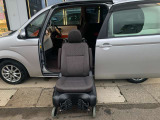 電動助手席車いす回転シートです!この機能があれば乗り降りがとても楽になりますね!