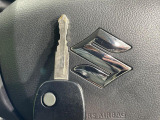 【キーレス】少し離れた場所からでもボタン一つでドアの開錠・施錠ができるのでとっても便利!ドアの鍵穴周りに傷をつけることもありません♪