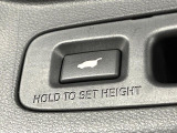 【パワーバックドア】スマートキーや運転席のボタンを押すだけでリアゲートが自動で開閉します!荷物を持っている時や、高い位置にあるバックドアを閉める際に便利な機能です♪