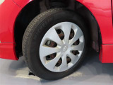 タイヤサイズは175/65R15です。
