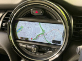 ●MINI純正ナビ:一体感のあるナビは、高級感ある車内を演出してくれます。オーディオ機能も充実しておりますので、運転もより楽しめます♪