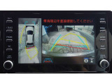パノラミックビュ-モニタ-が付いているので、運転席から確認しにくい車両周辺の状況を把握出来ます。