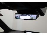 前後方録画機能付デジタルインナーミラーです。車両後方カメラの映像をインナーミラー内のディスプレイに表示。切替レバーを操作することで、鏡面ミラーモードからデジタルミラーモードに切替えることができます。