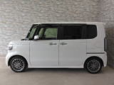 オプションになりますが、ボディーコーティングもご用意しております。新車の輝きに近づき、洗車などのお手入れも楽になりますよ。