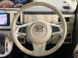 インテリアに合わせたデザインのステアリングは、運転される方のことも考え、運転しやすい形状、大きさです。是非一度、実際に触ってお確かめください。