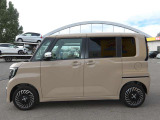 スライドドアは両側オ-トドアです