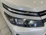 【LEDヘッドライト】悪天候や夜間走行時も良好な視界を確保し安心して運転できる高輝度LEDヘッドライトを装備!点灯速度が早く、消費電力も抑えられています。