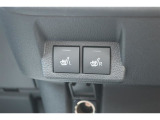 運転席と助手席にシートヒーターが付いています。