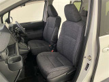 厚みがあって、座り心地のいいシート。運転席も助手席もリラックスしてゆったりと座れます♪