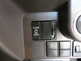 片側電動スライドドアのスイッチ付です。車内からもスイッチひとつで楽にドアの開閉が可能です。電動なので開閉時に力を使う必要がなく、半ドアになることもありません!
