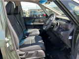 すわり心地の良い運転席・助手席です。長時間のドライブの疲れ軽減に貢献します。どうぞ快適なドライブを♪