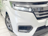 【LEDヘッドライト】悪天候や夜間走行時も良好な視界を確保し安心して運転できる高輝度LEDヘッドライトを装備!点灯速度が早く、消費電力も抑えられています。