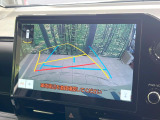 【バックカメラ】駐車時に後方がリアルタイム映像で確認できます。大型商業施設や立体駐車場での駐車時や、夜間のバック時に大活躍!運転スキルに関わらず、今や必須となった装備のひとつです!