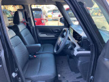 運転席も広々、ドライブも楽しめますね♪実際お座りいただくのが、分かりやすいと思います。お気軽にご来店ください!