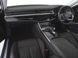 Audiのインテリアはエクステリア同様、優れたデザイン性とクオリティ、そして機能性を兼ね備えております。