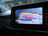 車庫入れの時に大変便利なバックカメラが付いています。後の映像が画面で見れますので安心ですよ。
