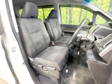 運転席シート廻りは使用感も少なく、良好な状態となっています。前オーナー様が丁寧に使っていたことがよくわかりますね。
