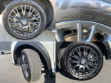 純正のアルミホイールでタイヤサイズは205/55R1です。