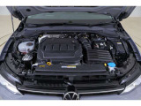 2.0L TDIエンジン:低回転から力強い走りを実現。優れた経済性と環境性能で、気持ちいい走りをどこまでも楽しめます!