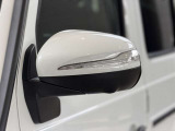 視認性が高い純正ミラーを採用しております。安全に運転が出来る様、一つ一つの部品に拘っているのがメルセデス・ベンツです。