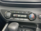 【オートエアコン】「AUTO」スイッチを押すだけで、冷暖房の切り替えや風量、吹き出し口の調整などを自動で行います。